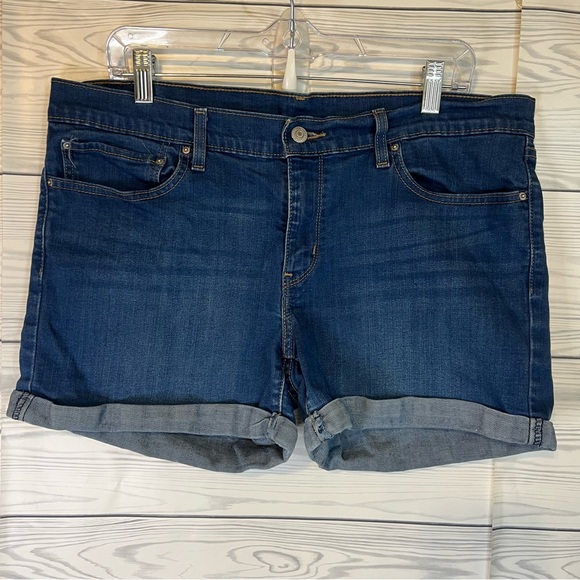 Size 33  Levi Strauss Jean Shorts - Picture 1 of 4